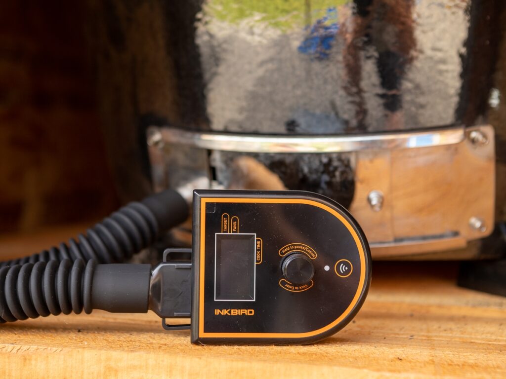 Inkbird ISC-007BW aangesloten op kamado